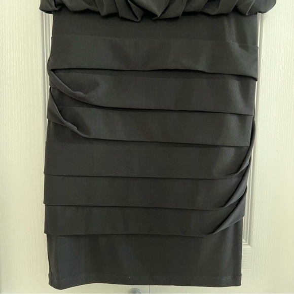 Little black dress with shoulder detail, size 6 - Picture 6 of 10